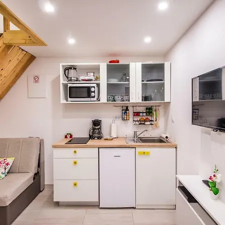 Duci Apartment Split